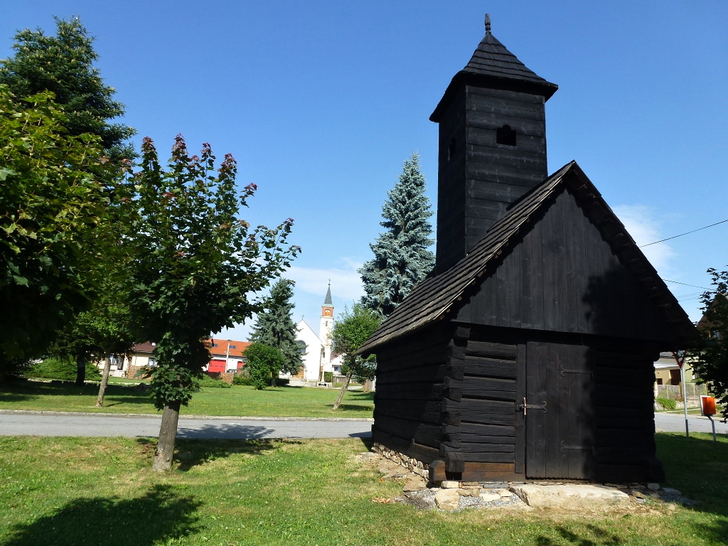 Třeštice kaple zvonička